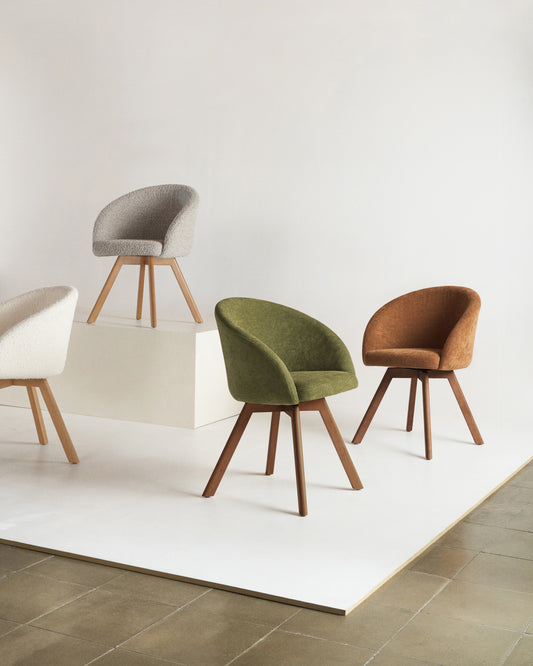 Marvin swivel chair with grey bouclé and beech wood legs in a natural finish FSC 100%