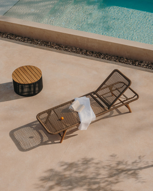 Dandara sun lounger in steel, beige rope and legs in solid FSC 100% acacia wood