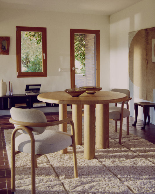 Mailen round table in ash wood veneer with natural finish, Ø 120 cm